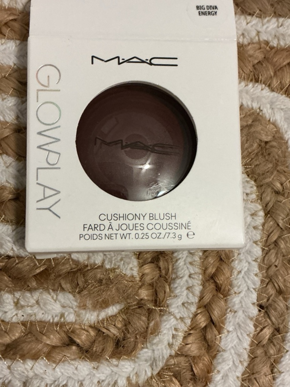 MAC Cosmetics Glowplay Cushiony Blush in big diva energy